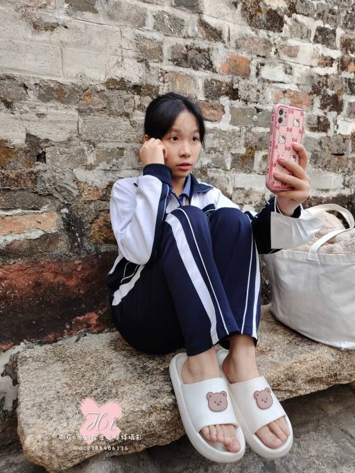 图片[6]-【免费】专心致志玩手机的女孩【42P】20028-小春日