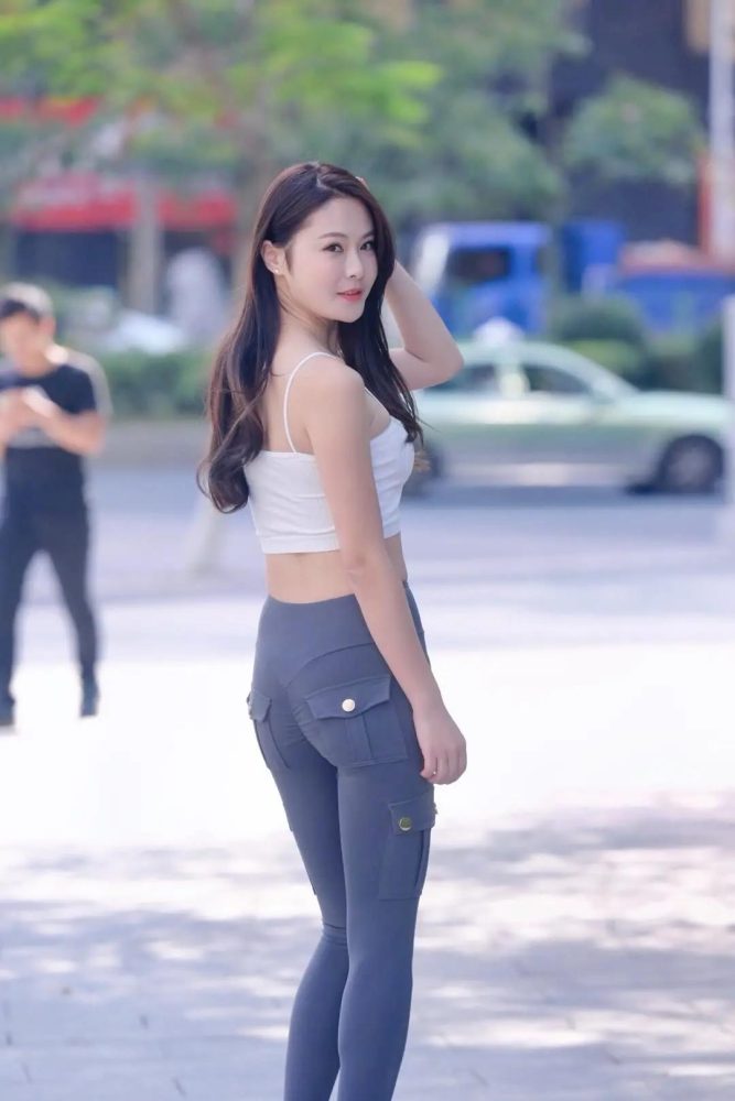 紧身牛仔裤小女人 J1746 562P-12.8GB-小春日