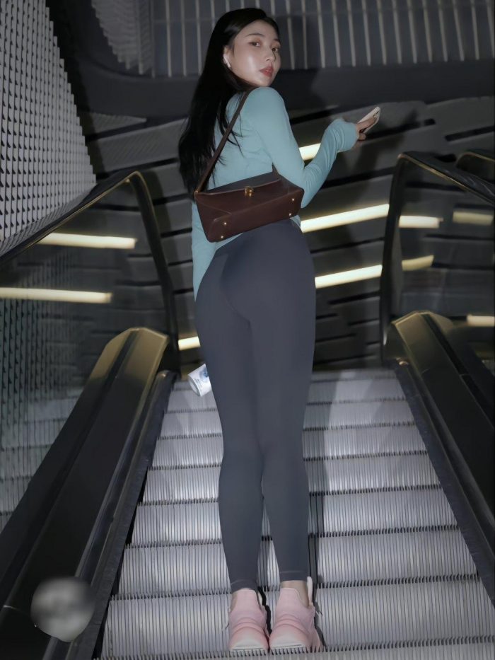 晚上逛商场的瑜伽裤漂亮女孩J2244 225P2V-15.1GB-小春日