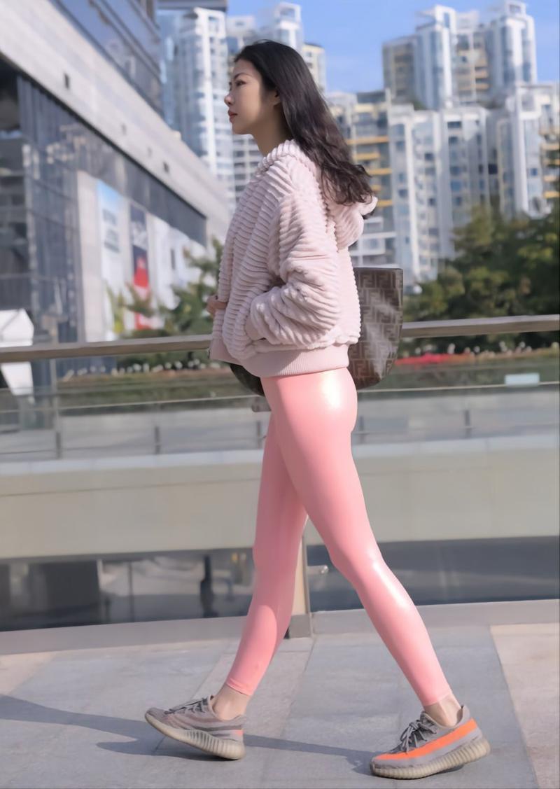 图片[2]-粉红色紧身裤的女孩 J1482 365P2V-18.1GB-小春日