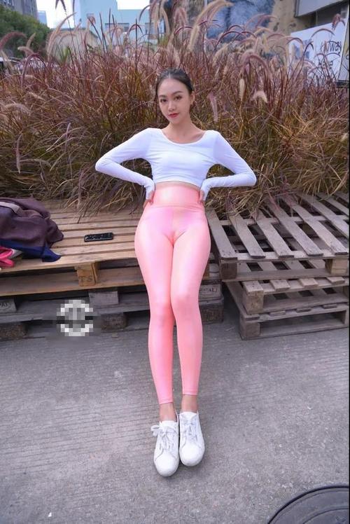 图片[2]-粉色紧身裤漂亮女孩 J1433 749P1V-20.0GB-小春日