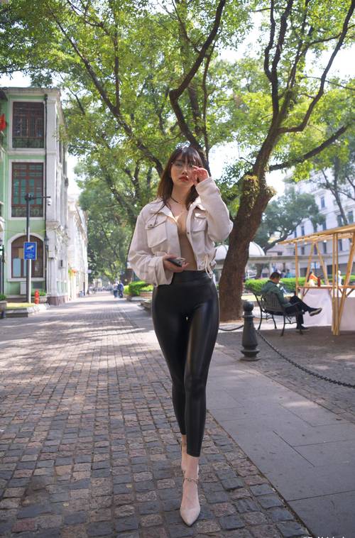 图片[2]-戴眼镜的皮裤女孩 J1473 1046P2V-35.5GB-小春日