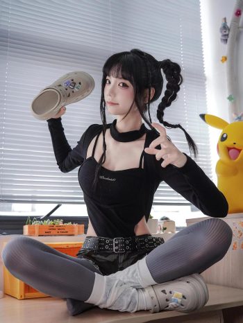 图片[10]-牛仔热裤+灰丝姑娘玩自拍-小春日