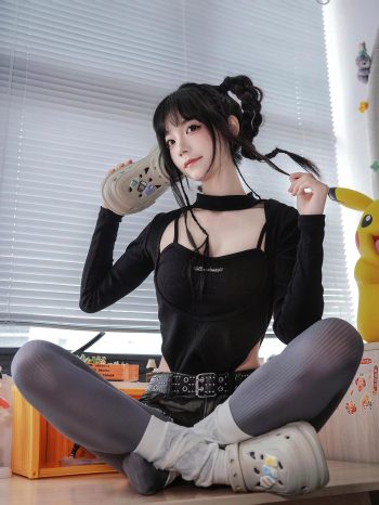 图片[5]-牛仔热裤+灰丝姑娘玩自拍-小春日