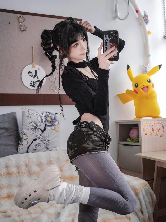 牛仔热裤+灰丝姑娘玩自拍-小春日