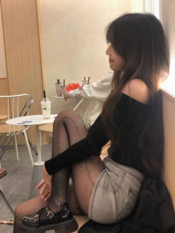 图片[6]-牛仔短裤+黑丝，太好看了吧-小春日