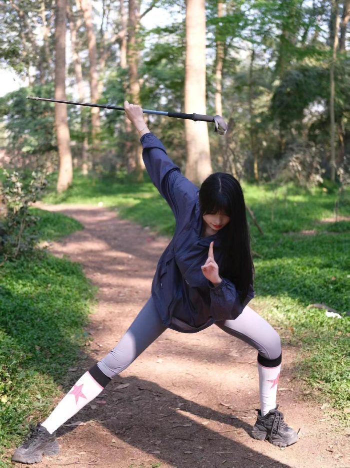 爱爬山的瑜伽裤MM，太甜美了！~-小春日