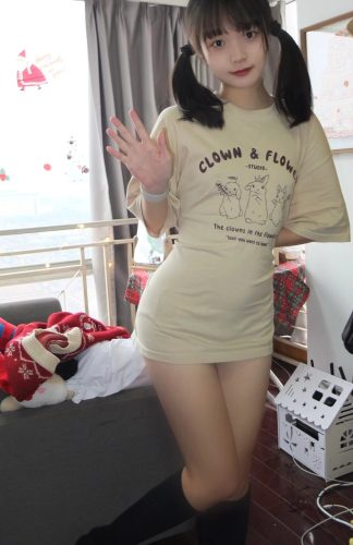 图片[9]-网格丝袜的清纯双马尾小姑娘-小春日