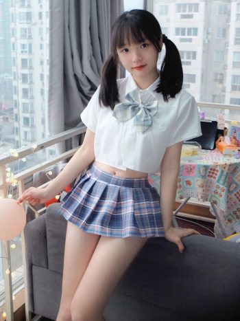 图片[7]-网格丝袜的清纯双马尾小姑娘-小春日